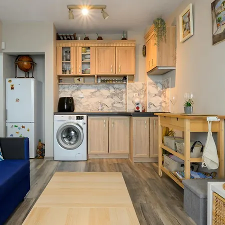 Sunny Flat-4 People-delta Mall-private Parking Space *