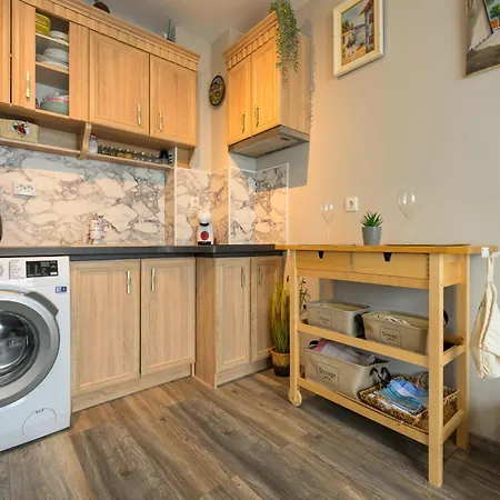 Sunny Flat-4 People-delta Mall-private Parking Space Appartement *