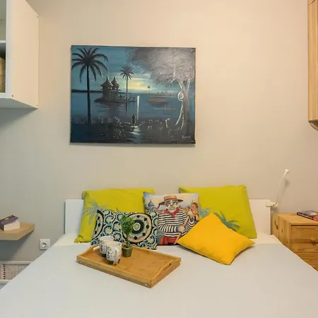 Sunny Flat-4 People-delta Mall-private Parking Space
