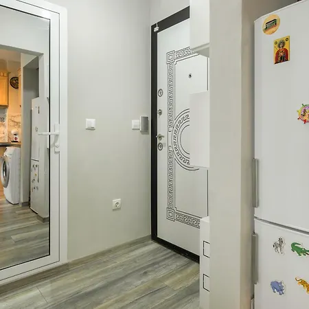 Apartment Sunny Flat-4 People-delta Mall-private Parking Space *