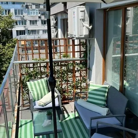 Guest Favorite 1br Delta Mall W Terrace Deck 아파트 바르나