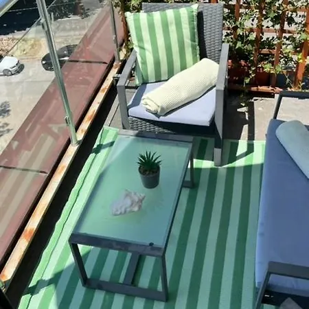 Guest Favorite 1br Delta Mall W Terrace Deck 아파트 바르나